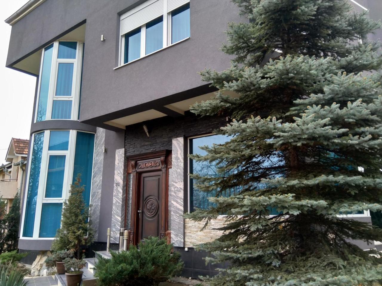 Garni Hotel Lama Kragujevac Eksteriør bilde